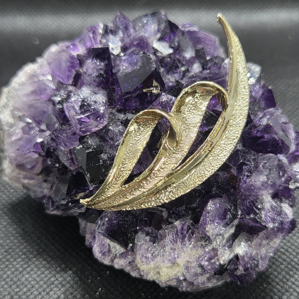 Gerry's Gold Swirls Leaves Brooch